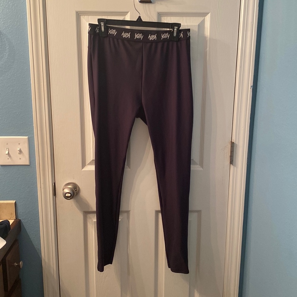 Yitty Major Label High Waist Legging in Iconic Black